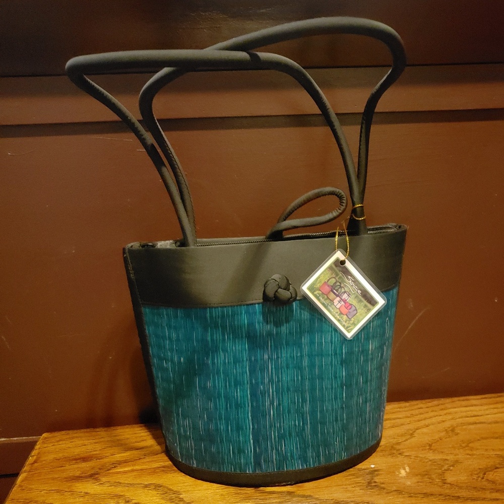 🆕️✴New Teal Curved Avi by Saraye Tatami Purse